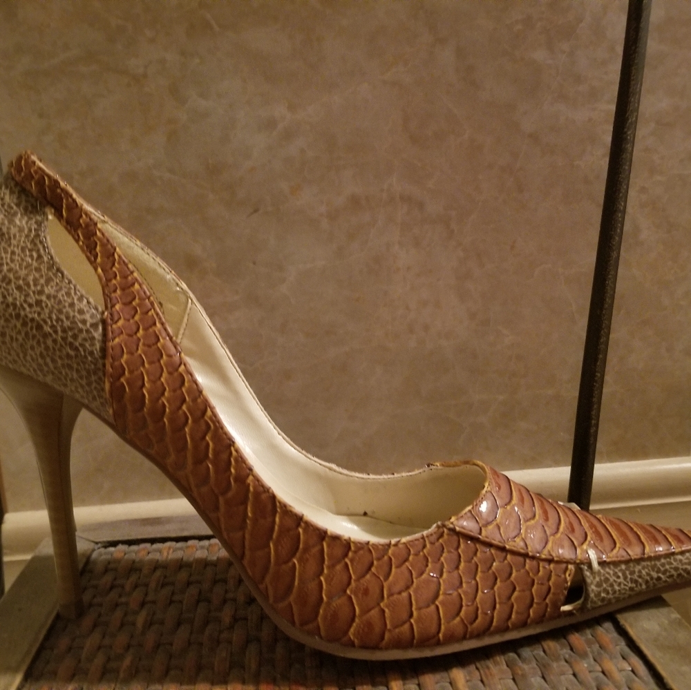Women Shoe - Picture 4 of 6